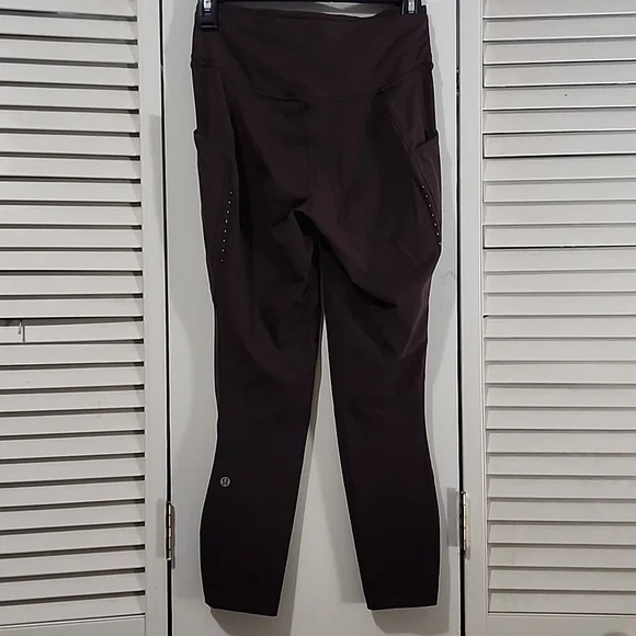 Espresso Fast and Free Lululemon - Size 8 - Picture 2 of 4